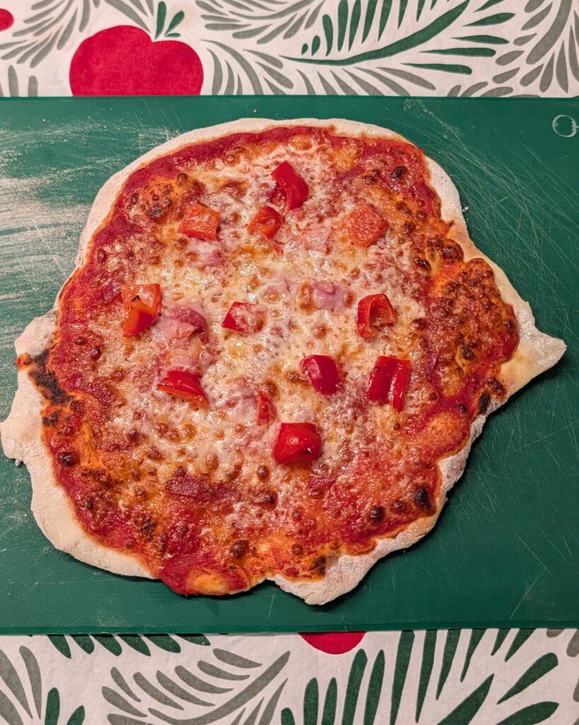 Gluten-free thin-crust pizza with ham and red pepper